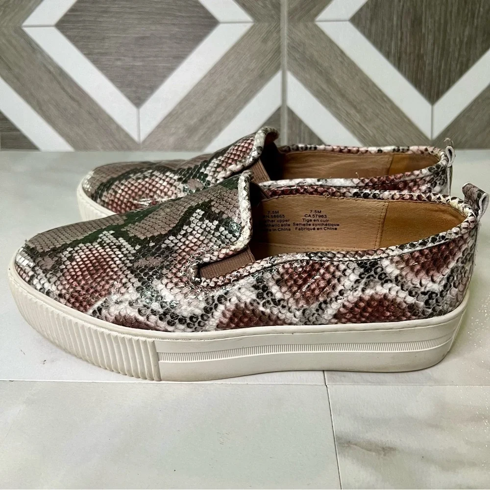 Halogen Baylee platform snake skin shoes size 7.5